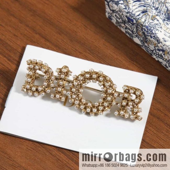 New ☑️ DIOR Dior hollowed out full diamond letter brooch - Image 2