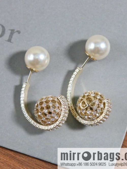 New ☑️ DIOR hollowed out full diamond pearl stud earrings