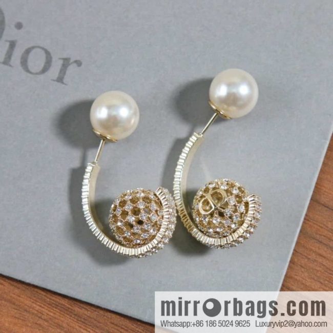 New ☑️ DIOR diamond size pearl stud earrings