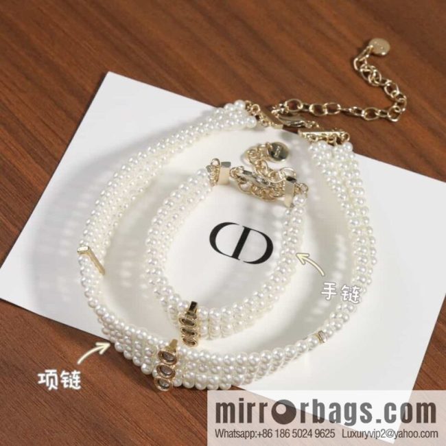 New ☑️ DIOR Dior 4-layer pearl necklace, bracelet
