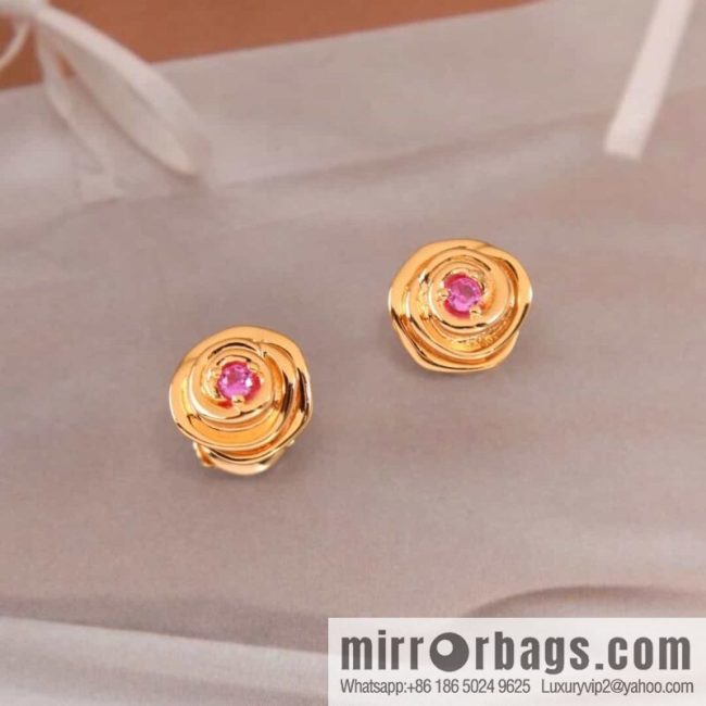 New ☑️ DIOR rose stud earrings - Image 2