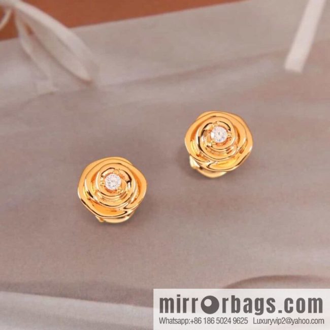 New ☑️ DIOR rose stud earrings - Image 3