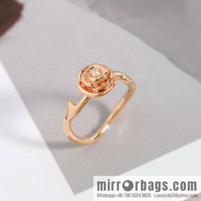 New ☑️ DIOR rose ring