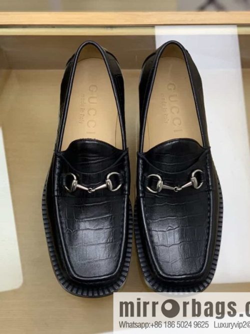Gucci Gucci uses black smooth cow leather (fabric) carefully made men\'s loafers