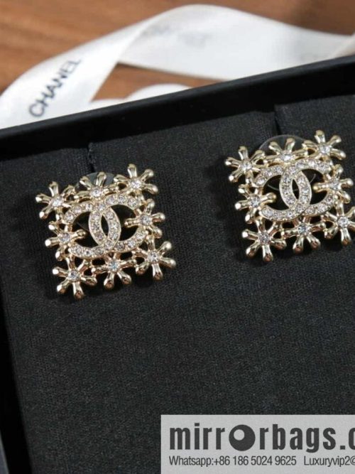 New ☑️ chanel c1 double c square flower stud earrings