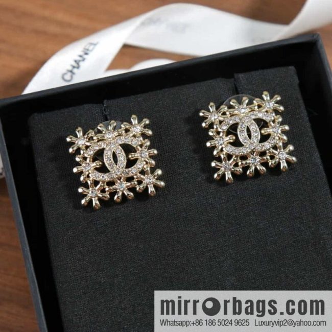 New ☑️ chanel c1 double c square flower stud earrings
