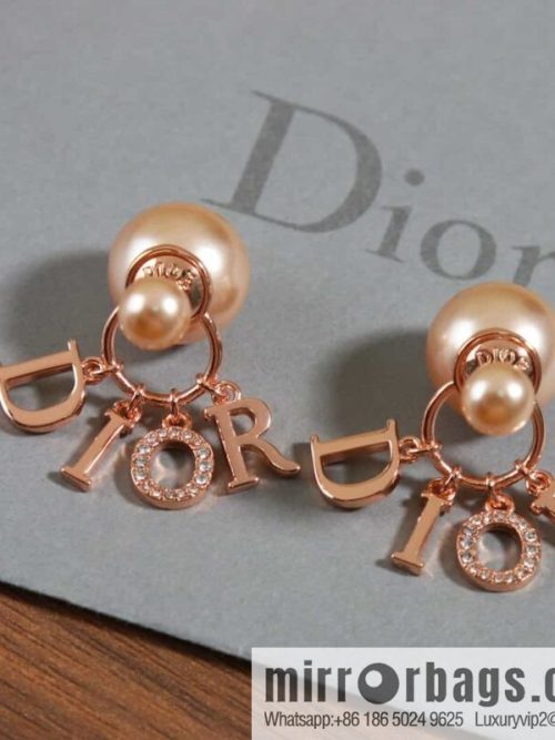 New ☑️ DIOR rose gold size pearl stud earrings