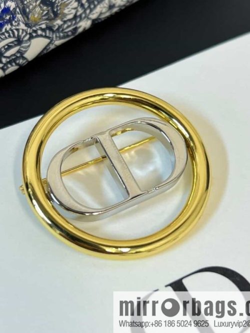 New ☑️ DIOR Gold CD Round Brooch
