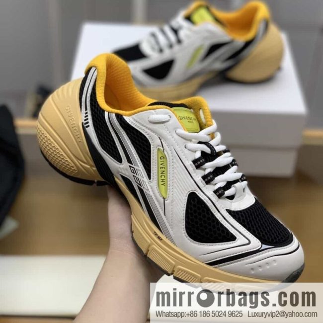 Givenchy, men\'s lace-up sneakers made of technologically knitted fabrics, synthetic leather and rubber