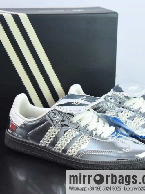 AD Originals Samba Classic \"Silver Metallic\" Samba low-top sneakers SKU: IG8181