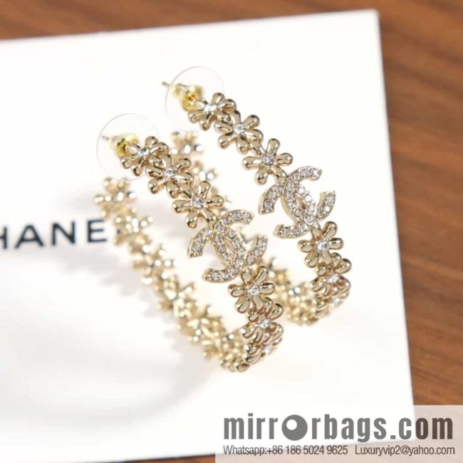 New ☑️ Chanel semi-round double c gold flower stud earrings