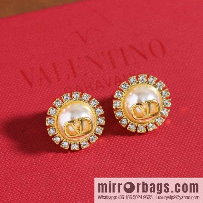 New ☑️ Valentino stud earrings