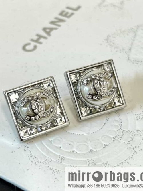New ☑️ Chanel c1 double c square diamond stud earrings