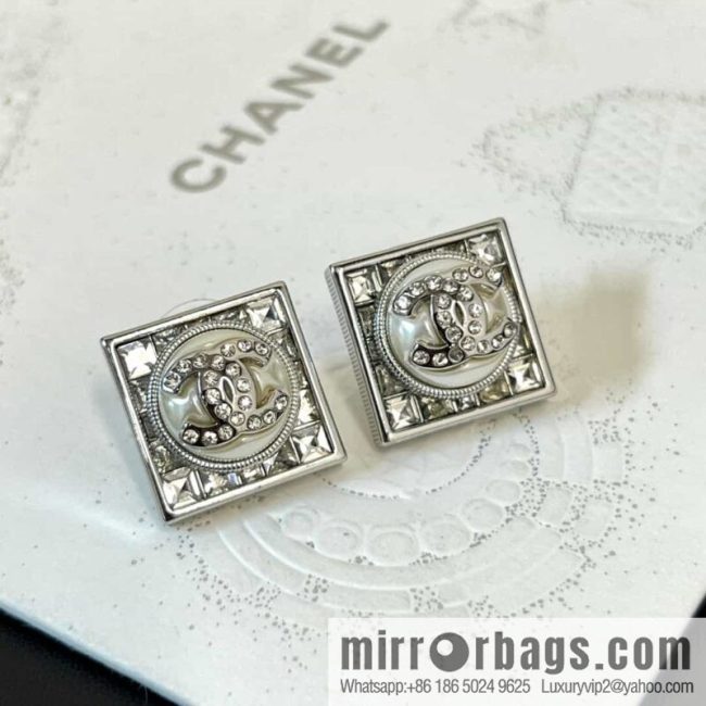 New ☑️ Chanel c1 double c square diamond stud earrings