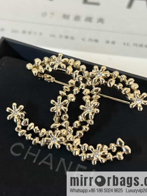 New ☑️ Chanel double c gold flower brooch