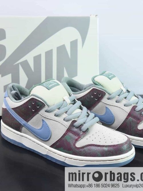 NikeSBDunkLow white and green joint low-top sneakers item number: FN4193 100