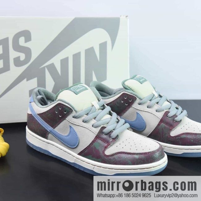 NikeSBDunkLow white and green joint low-top sneakers item number: FN4193 100