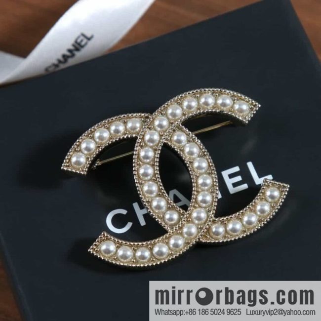 New ☑️ Chanel Double C Pearl Brooch