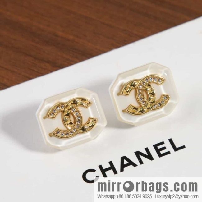 New ☑️ Chanel C1 double c octagonal acrylic stud earrings - Image 3