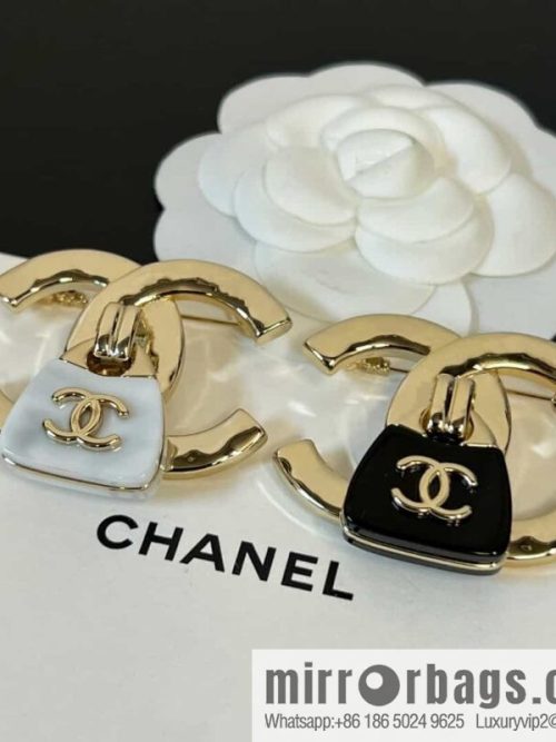 New ☑️ Chanel double c bag brooch