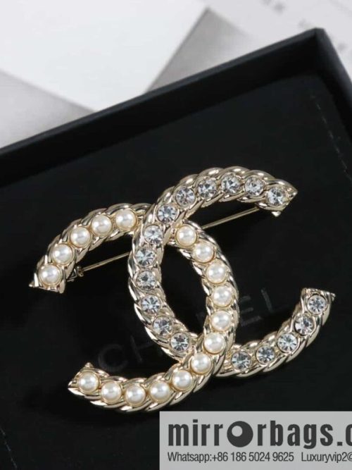 New ☑️ Chanel Double C Half Pearl Half Diamond Brooch