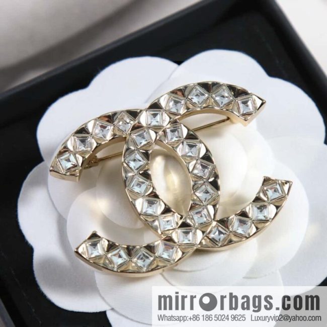New ☑️ Chanel Double C Square Diamond Brooch