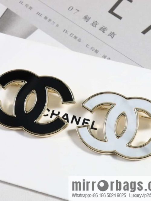 New ☑️ Chanel C1 double c three-color stud earrings