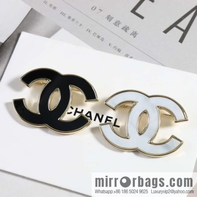 New ☑️ Chanel C1 double c three-color stud earrings
