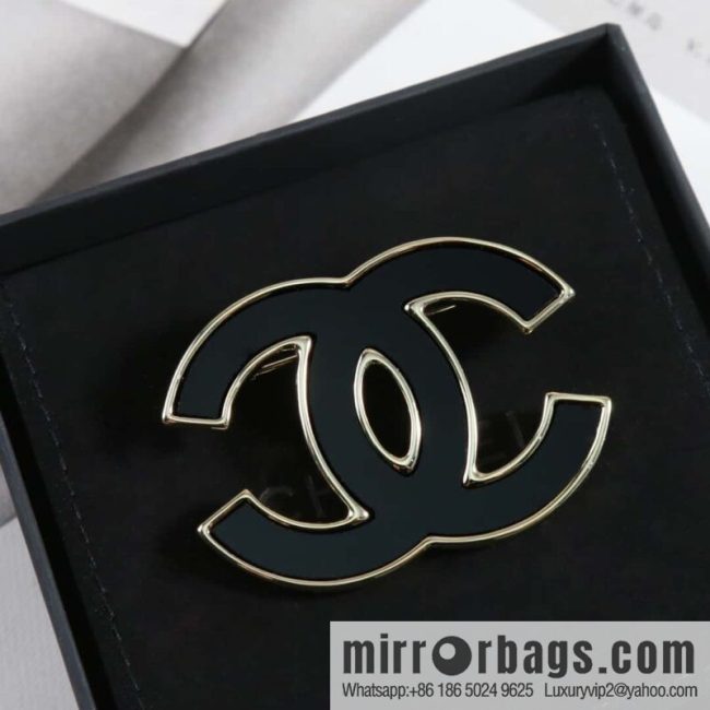 New ☑️ Chanel C1 double c three-color stud earrings - Image 2