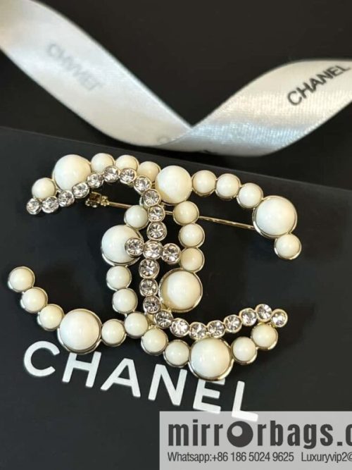 New ☑️ Chanel Double C Half Diamond Half Pearl Brooch