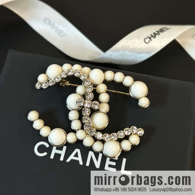 New ☑️ Chanel Double C Half Diamond Half Pearl Brooch