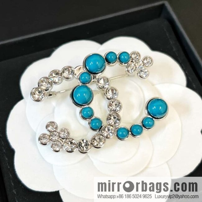 New ☑️ Chanel Double C Half Diamond Half Pearl Brooch
