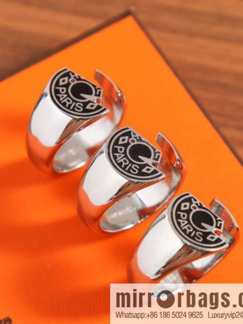 HERMES Carrousel Horse Head Ring, Chain