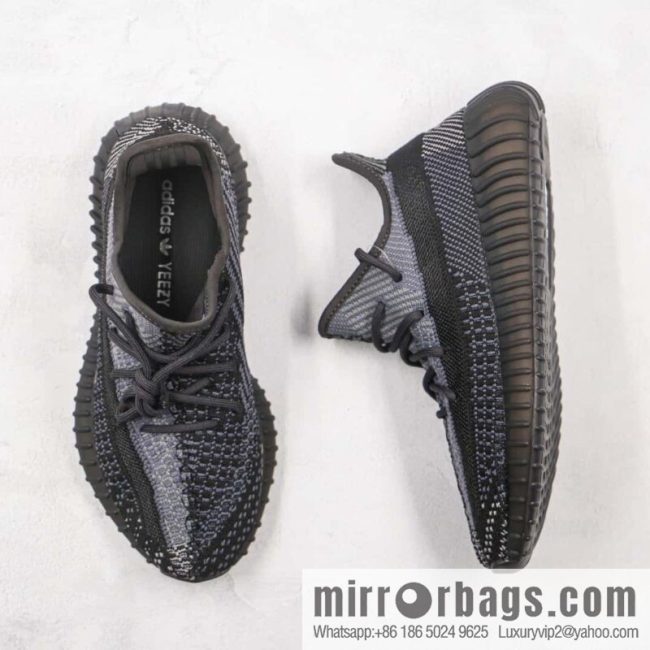 Coconut 350 V2 Version A, Oreo Yeezy Boost 350 V2 sneakers