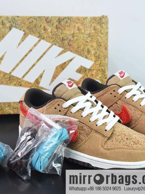 NK SB Dunk Low 20th Anniversary, Joint Cork Hook Replacement Low Top Sneakers Part Number: FN0317-121