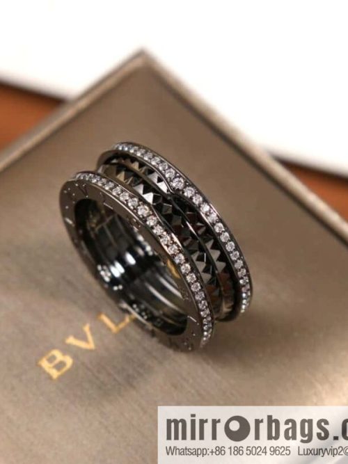 BVLGARI\'s new double-row diamond black willow ring