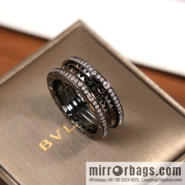BVLGARI\'s new double-row diamond black willow ring