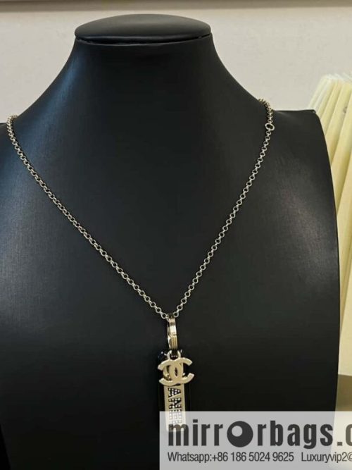 New ☑️ CHANEL Chanel double c-bar acrylic letter necklace sweater chain