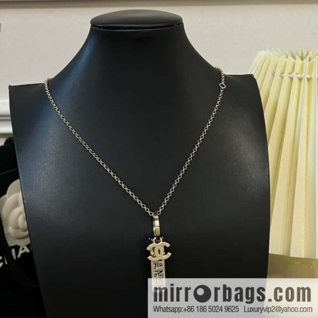 New ☑️ CHANEL Chanel double c-bar acrylic letter necklace sweater chain