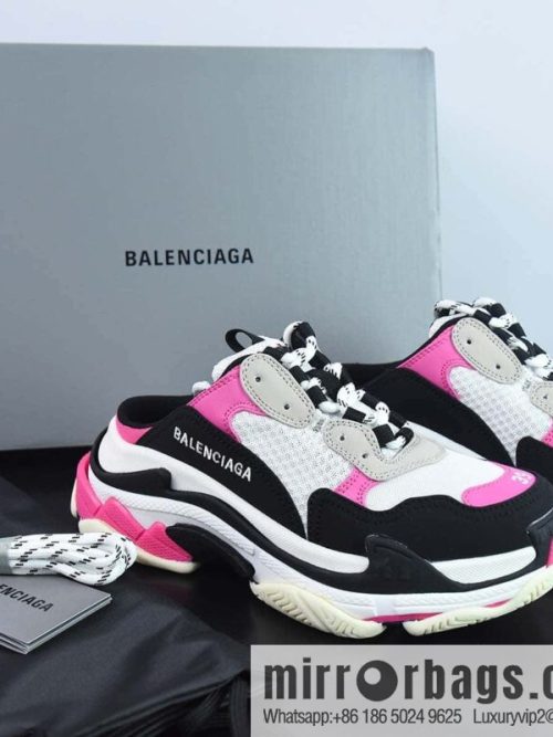 Paris generation and a half tow Balenciaga dad shoes