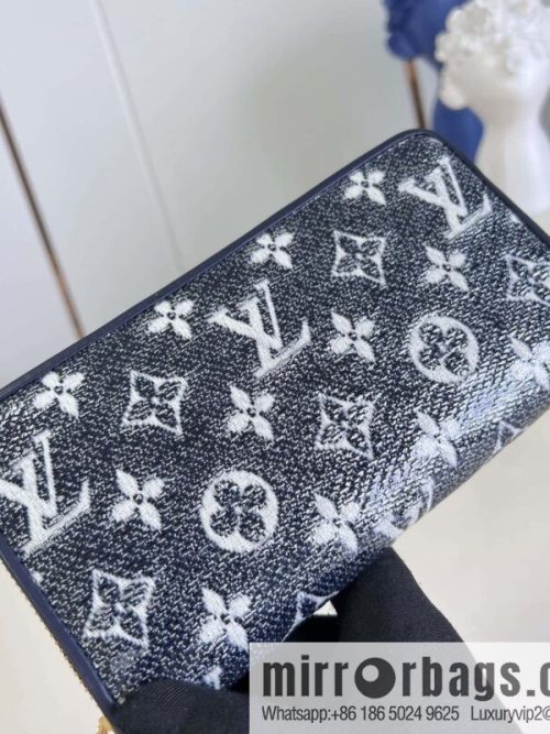 LV M82468 Zippy Wallet