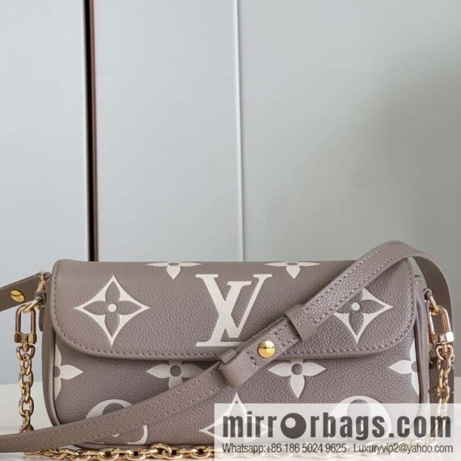 LV M82211 Wallet On Chain Ivy