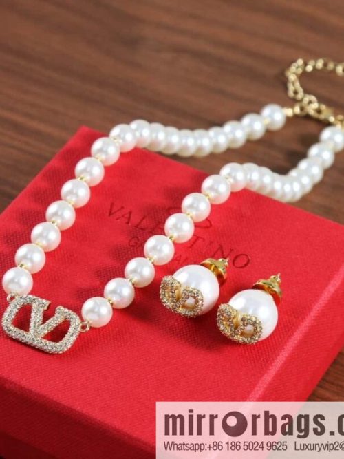 New ☑️ Valentino pearl necklace, stud earrings