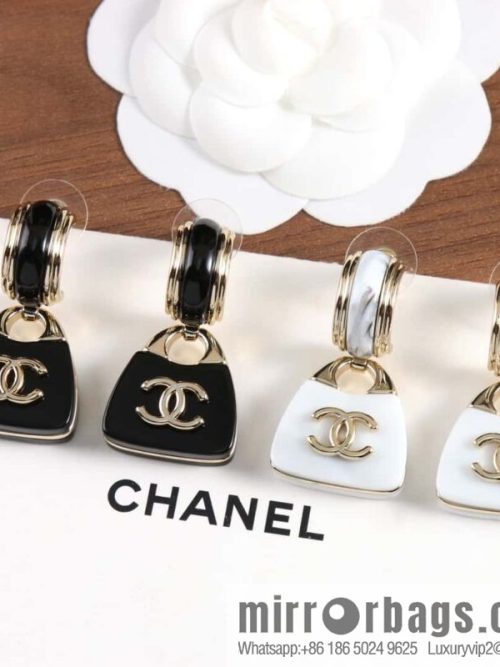 New ☑️ Chanel C2 double c acrylic bag 👜 stud earrings