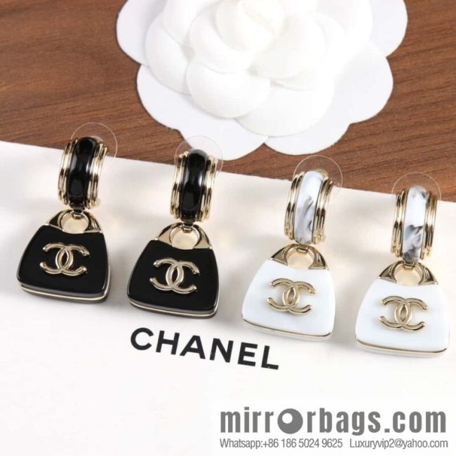 New ☑️ Chanel C2 double c acrylic bag 👜 stud earrings