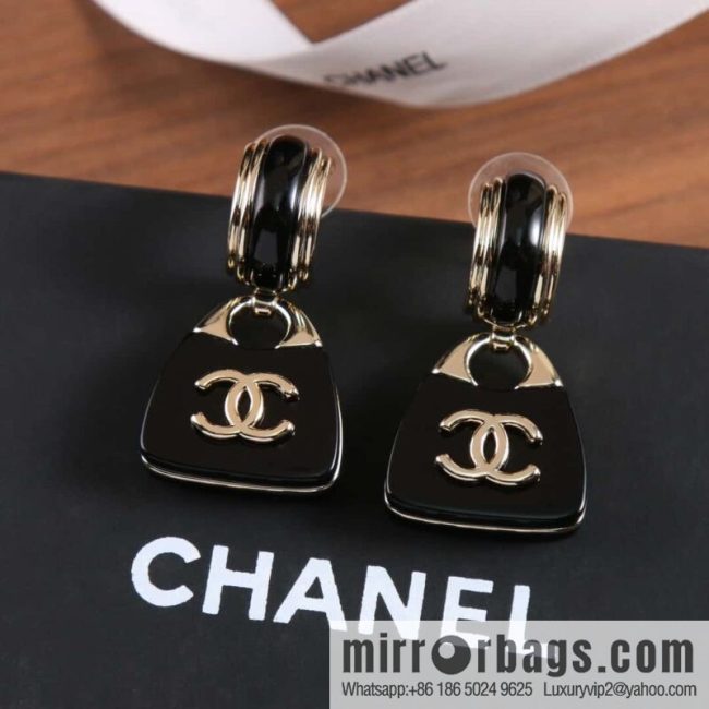 New ☑️ Chanel C2 double c acrylic bag 👜 stud earrings - Image 3