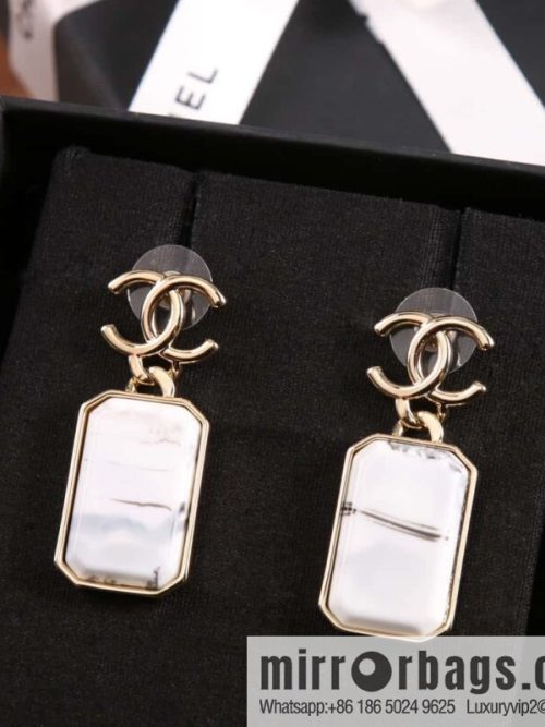 New ☑️ Chanel C2 double c strip earrings