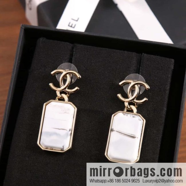 New ☑️ Chanel C2 double c strip earrings