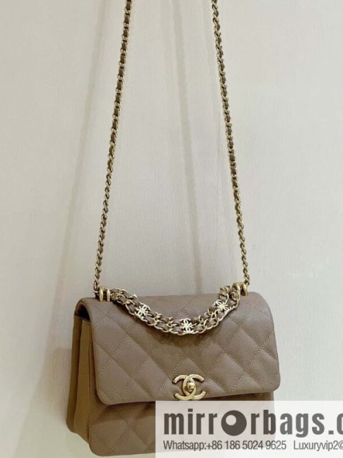 CHANEL 22k autumn and winter high-end ready-to-wear series, lychee leather square fat AS3580 milk tea color