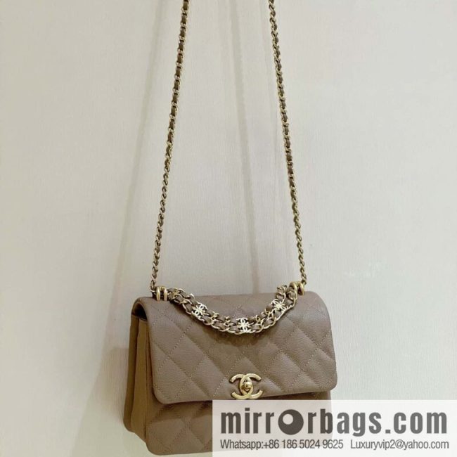 CHANEL 22k autumn and winter high-end ready-to-wear series, lychee leather square fat AS3580 milk tea color